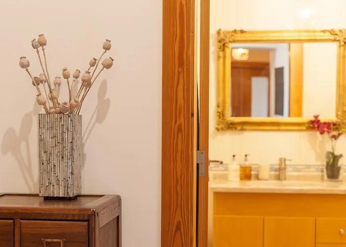 Bairrus - Cathedral Apartment Lisbon